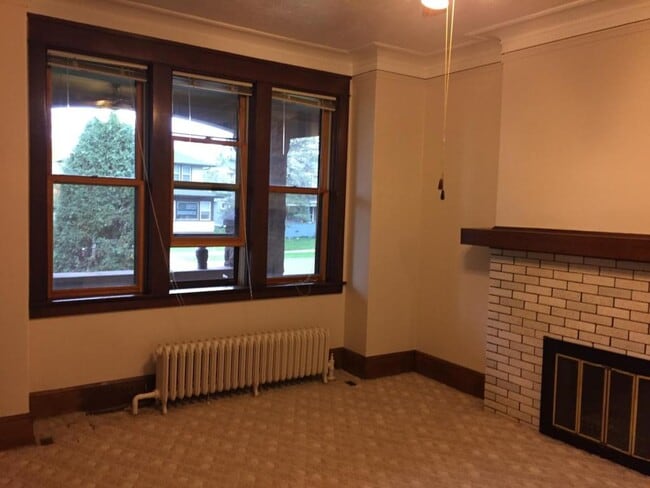 Photo - 2115 Hughitt Ave
