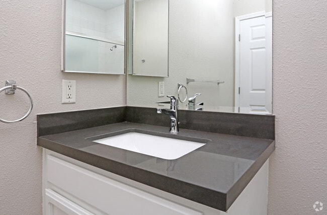 1x1-729 ft²-$3,095 Cuarto de baño