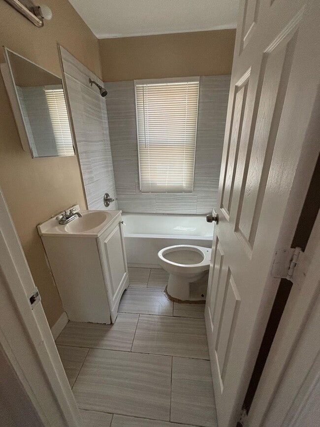 Photo - 11548 Wayburn St