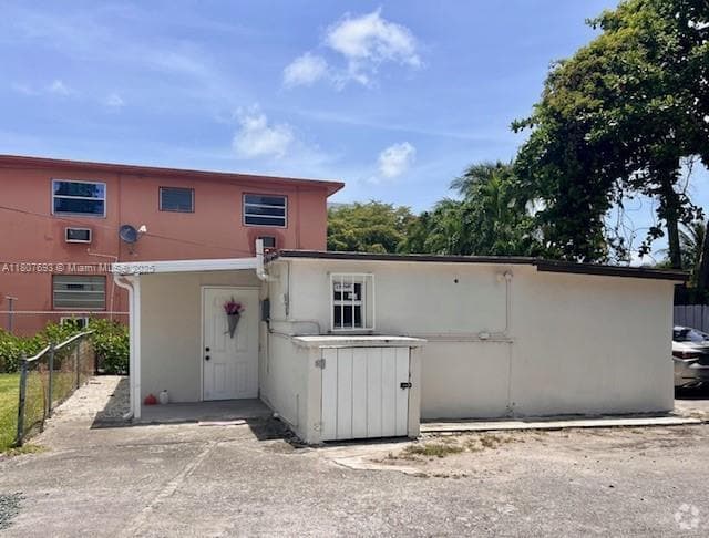 Building Photo - 1726 NW 19th St Unit Rear Rental