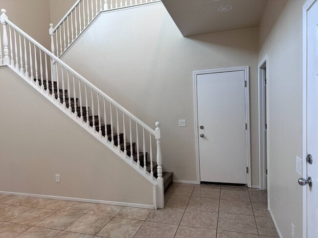 Photo - 2820 Dowitcher Ave