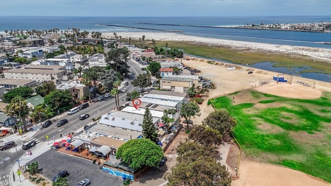 Building Photo - Blocks to the beach! Rental