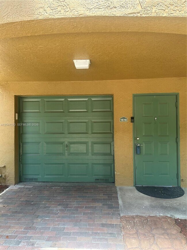 2961 NE 185th St Unit 1618