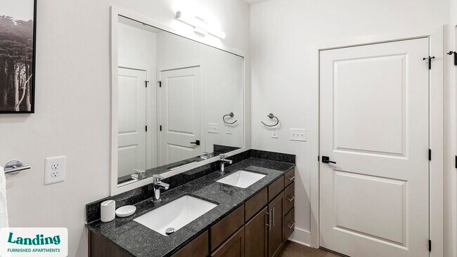 Photo - 170 Graphics Dr Unidad 2221