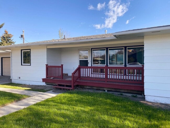 Building Photo - 3 bed 1 bath single story home