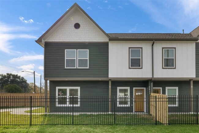 Building Photo - 6417 Eastland St