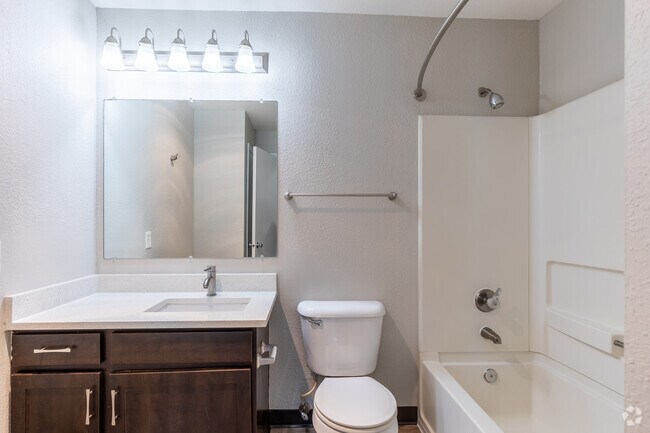 2BR, 2BA - 871SF - Seven West at the Trails