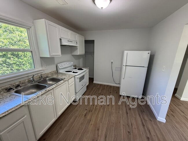 Photo - 2320 Shade Tree St Unit 1
