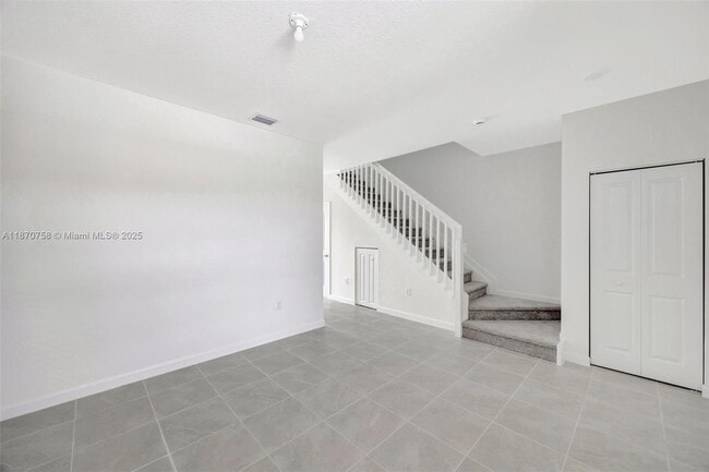 Building Photo - 2796 SE 26th Ave Rental