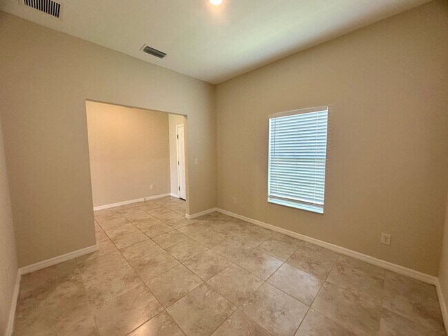 624 Corrientes Cir