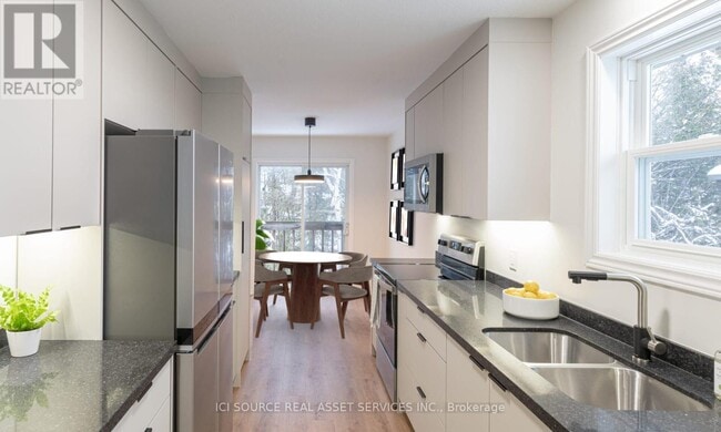 Photo - 18 Louise Ln