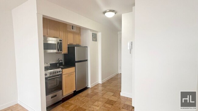 Photo - EAST 36 STREET Unidad 11H