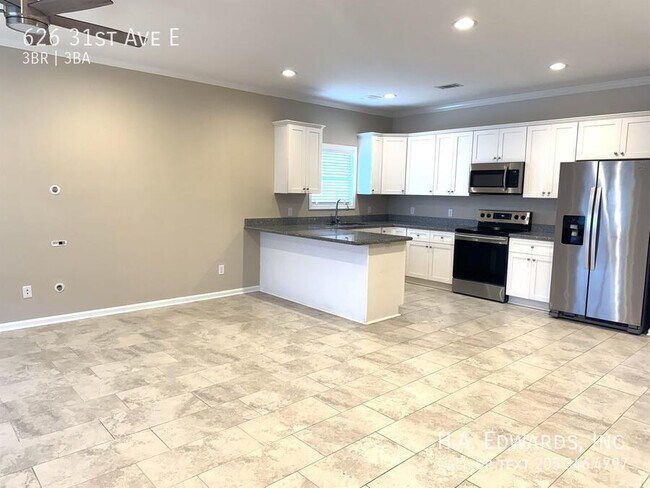 Photo - 626 31st Ave E