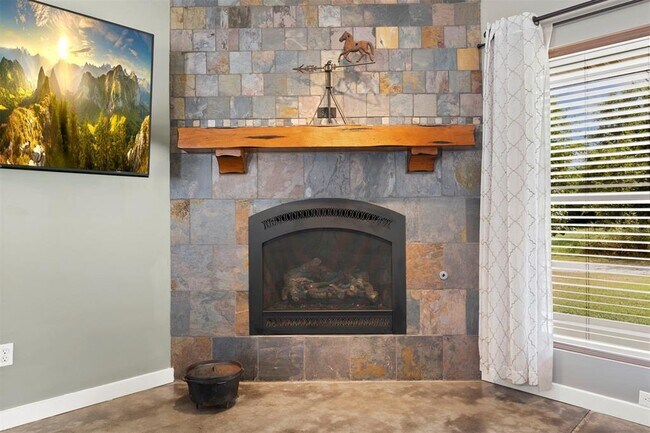 Photo - 421 Sweetbough St