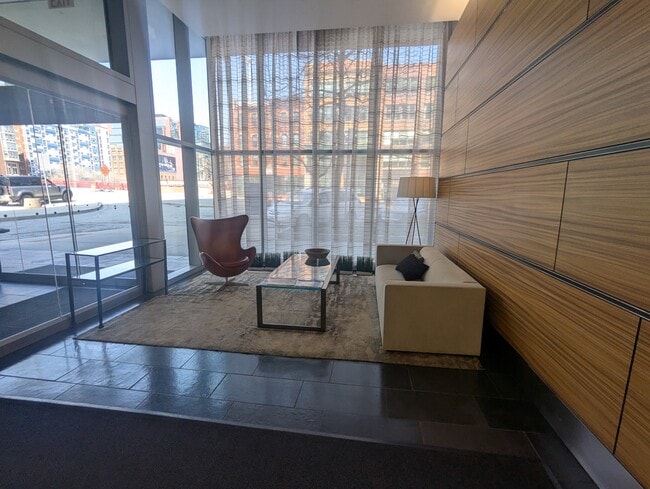 Building Photo - 659 W Randolph St Unit 711