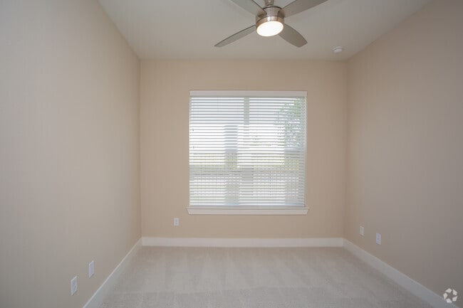 3BR, 2BA - 1275SF - C1