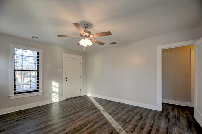 Photo - 1707-B Main St