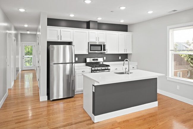 Building Photo - 146 Boston St