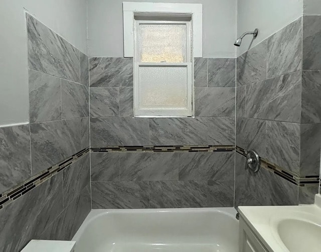 Building Photo - 416-418-418 Leslie St