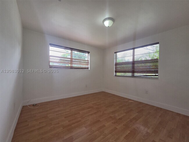 4730 NW 23rd Ct Unidad B