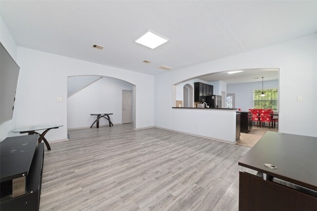 Building Photo - 14710 Branchwest Dr