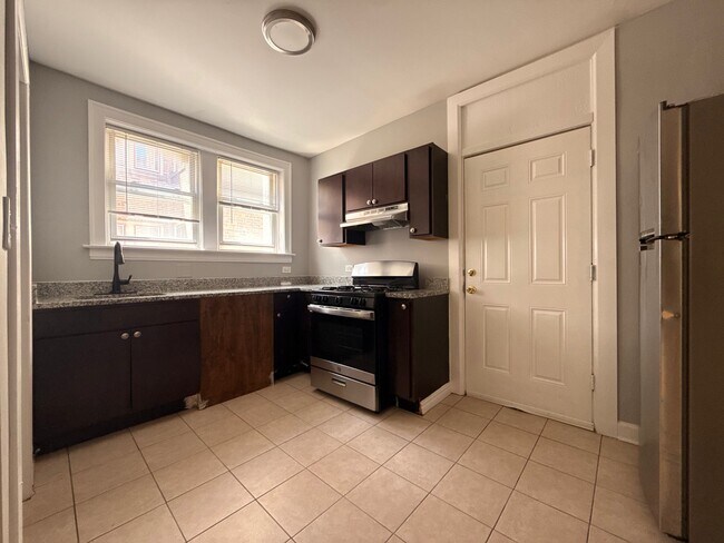 Photo - 8000 S Champlain Ave Unit 2