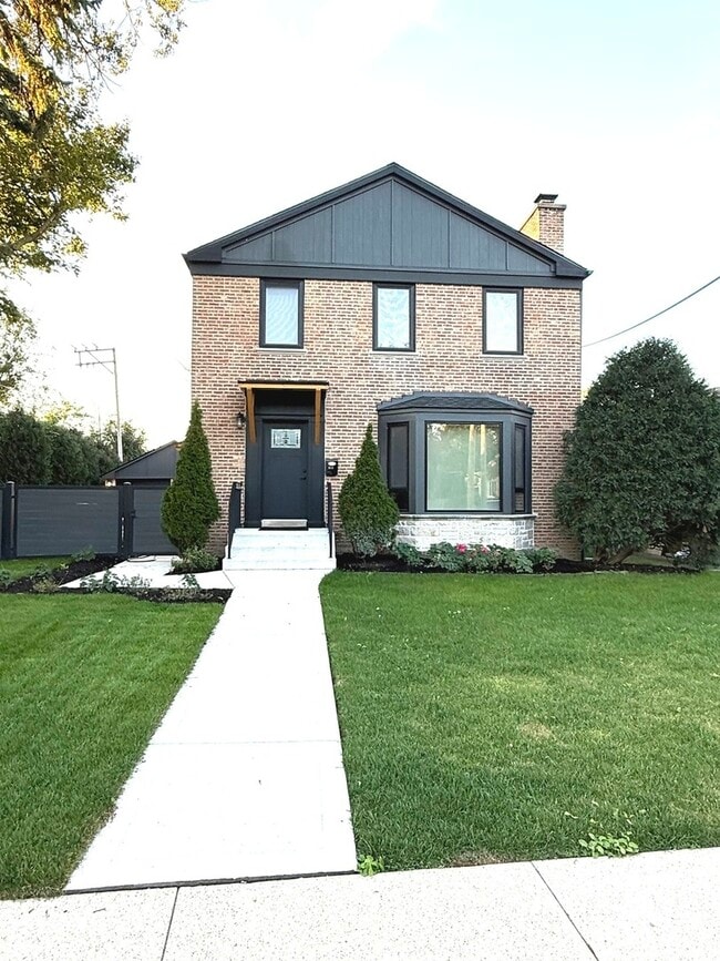 Photo - 819 Albion Ave