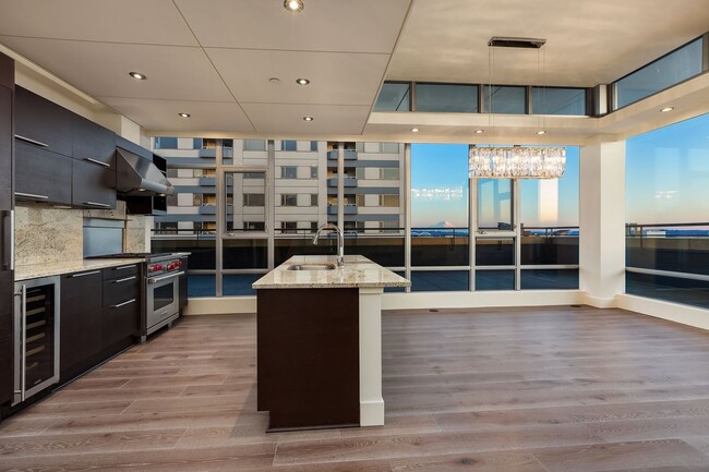 Photo - Gallery Penthouse Condo ~ Belltown Unidad 1303