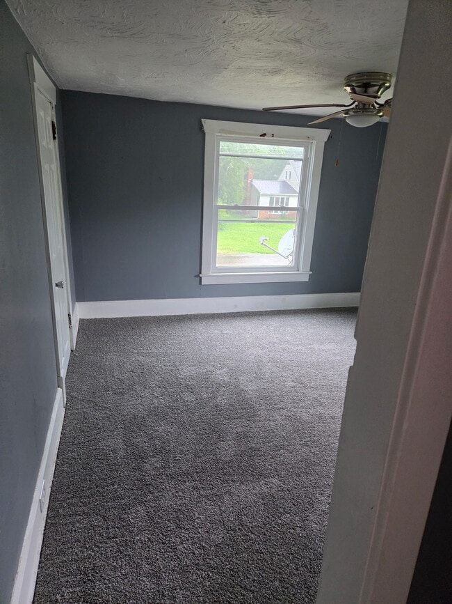 Photo - 1023 Warren Rd