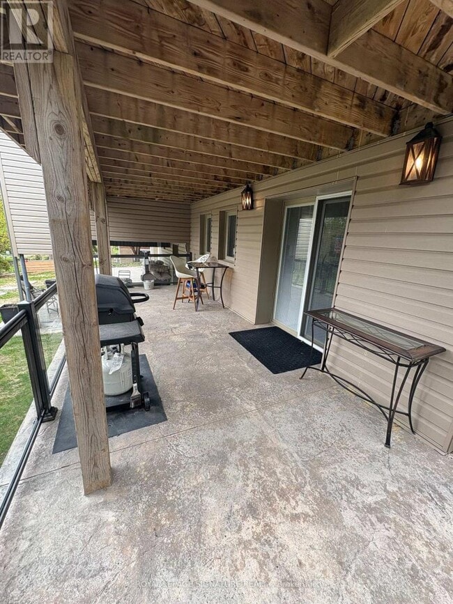 Photo - 134 Elizabeth Cres N