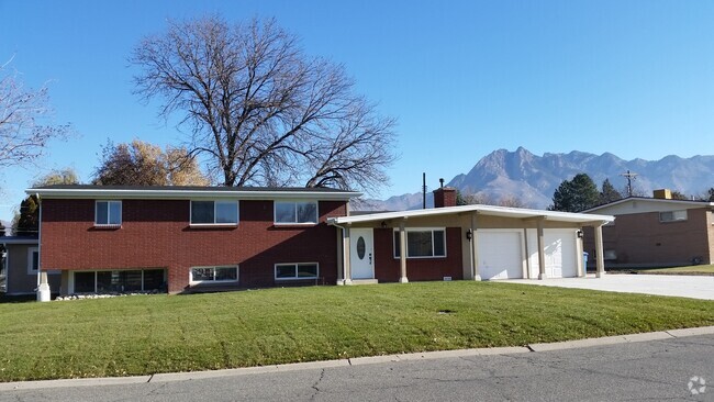 Building Photo - 5787 Lakeside Dr Rental