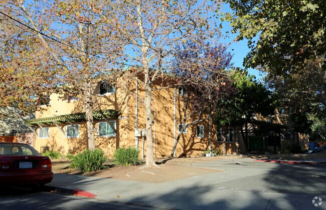 Photo - Riley Court Apartments