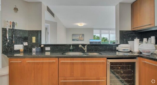 Building Photo - 9401 Collins Ave Unit 402 Rental