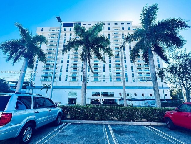 Building Photo - 13499 Biscayne Blvd Unit 409