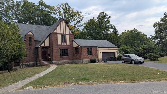 Building Photo - 78 Roe Ave Rental