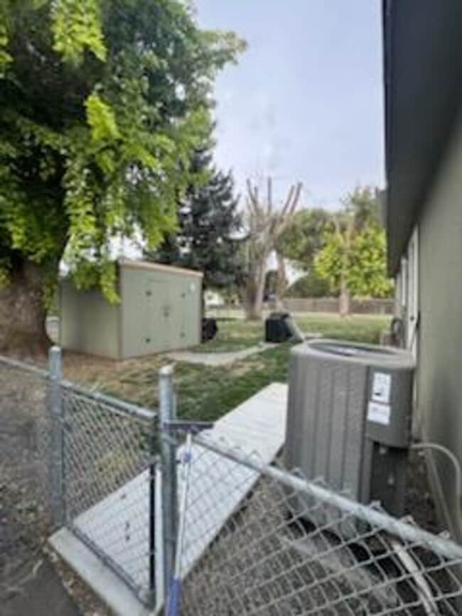 Photo - 635 E Harding Ave