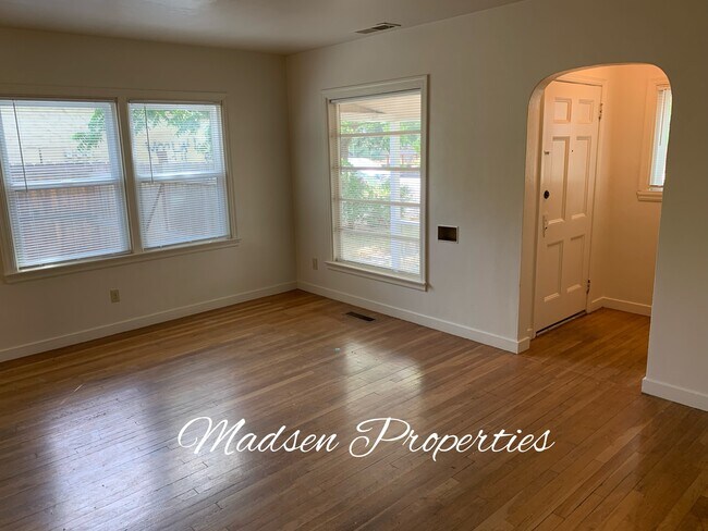 Photo - 432 W 1st Ave