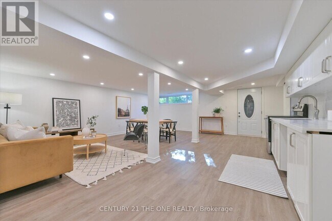 Photo - 421 Browndale Crescent