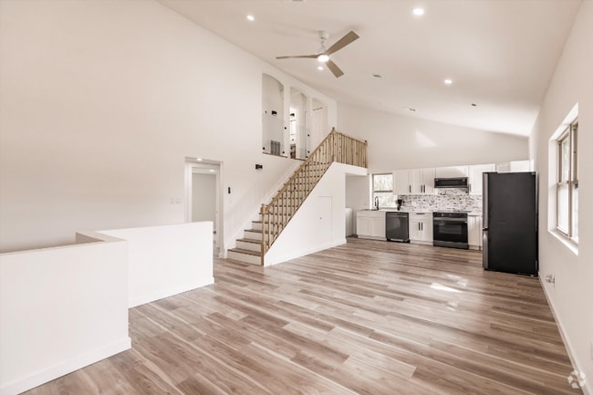 Building Photo - 21048 Peachland Blvd Rental