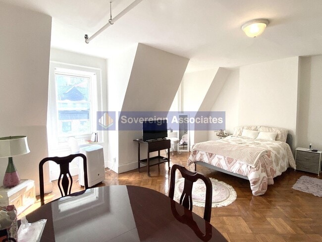 Building Photo - 309 W 107th St Rental