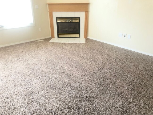 Photo - Beautiful 3BR, 2.5 bath townhouse in north Normal. Over 2300 square feet. New carpet throughout. ...