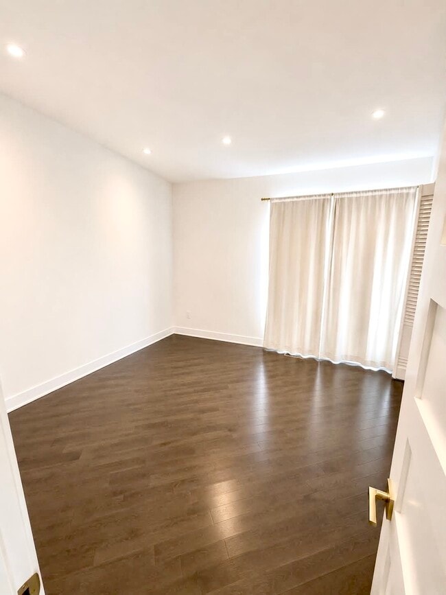 Photo - 600 Le Parc Cir