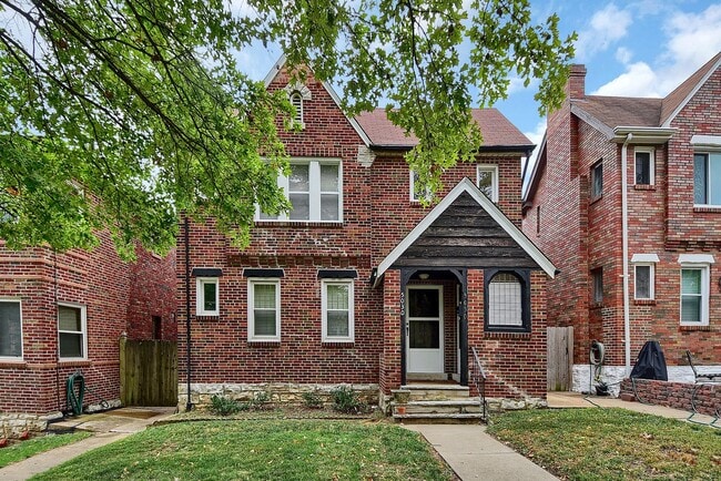 Building Photo - The Big Ol-eetha Unit 5030A