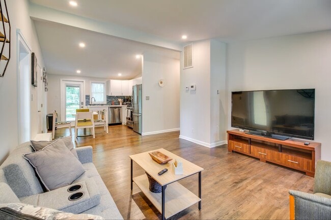 Photo - 3218 Highland Dr SE