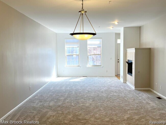 3111 Camden Dr