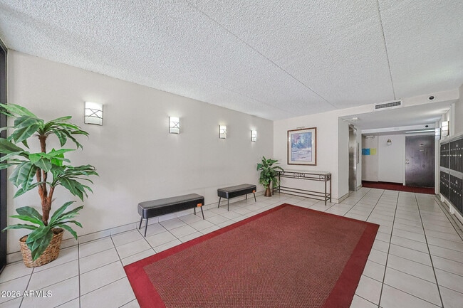 Photo - 7920 E Camelback Rd Unidad 111