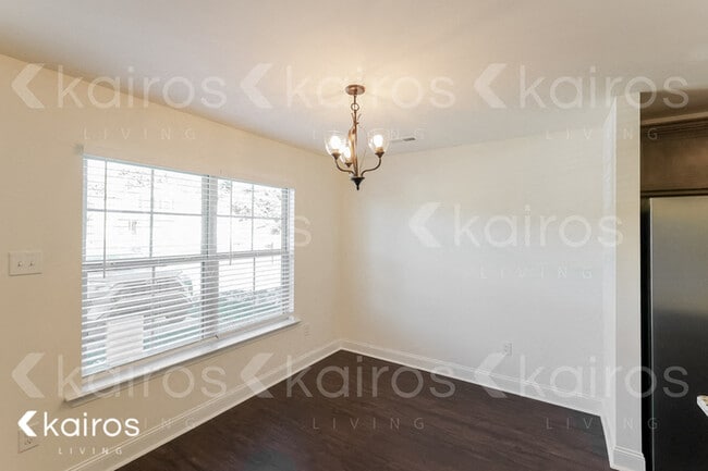 Photo - 609 Wellingburg Rd SE