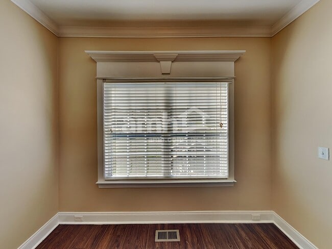 Photo - 636 Osborne Ln