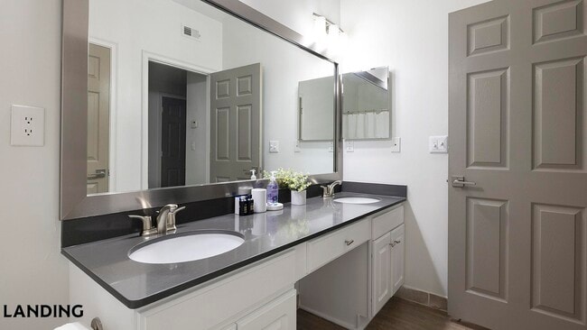 925 Canterbury Rd NE Unit 10-1029