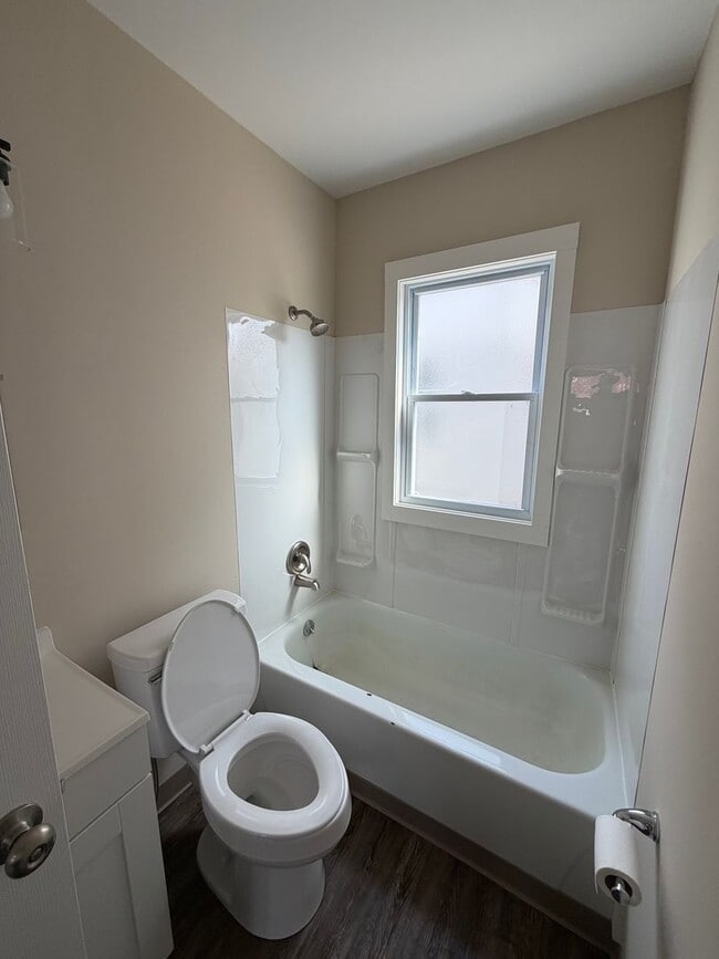 Photo - 14102 Glenside Rd Unit 14104